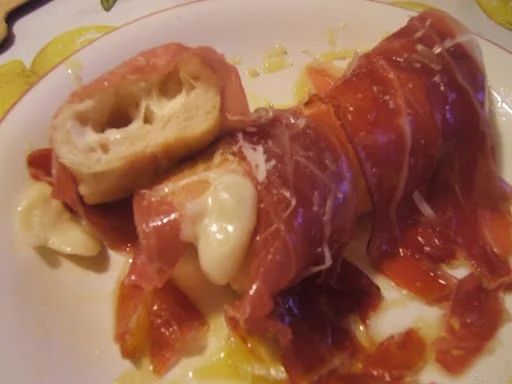 Tronchetto di pizza e crudo
