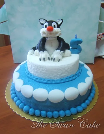 Tweety and Sylvester cake